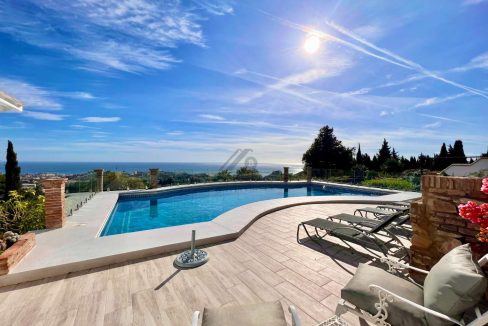 Fabulosa villa con piscina y proyecto para otra casa en Rancho Domingo, Belinda Estates