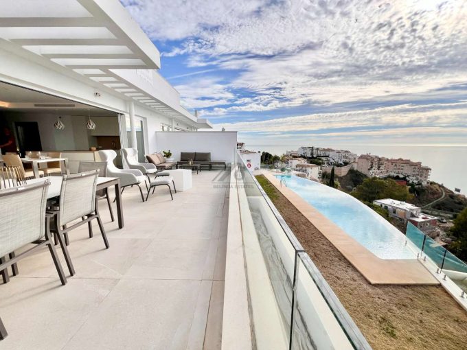 Bright penthouse with large solarium, sea views and pool in Capellania, Belinda Estates
