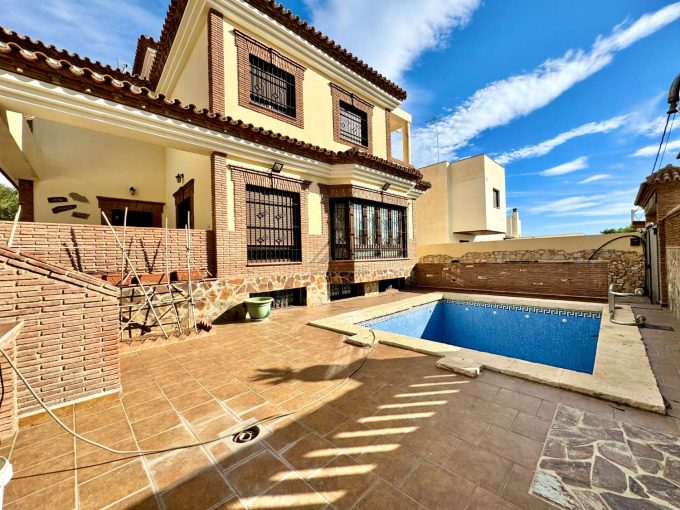 Casa a estrenar con piscina privada en la zona del Pinar, Torremolinos., Belinda Estates